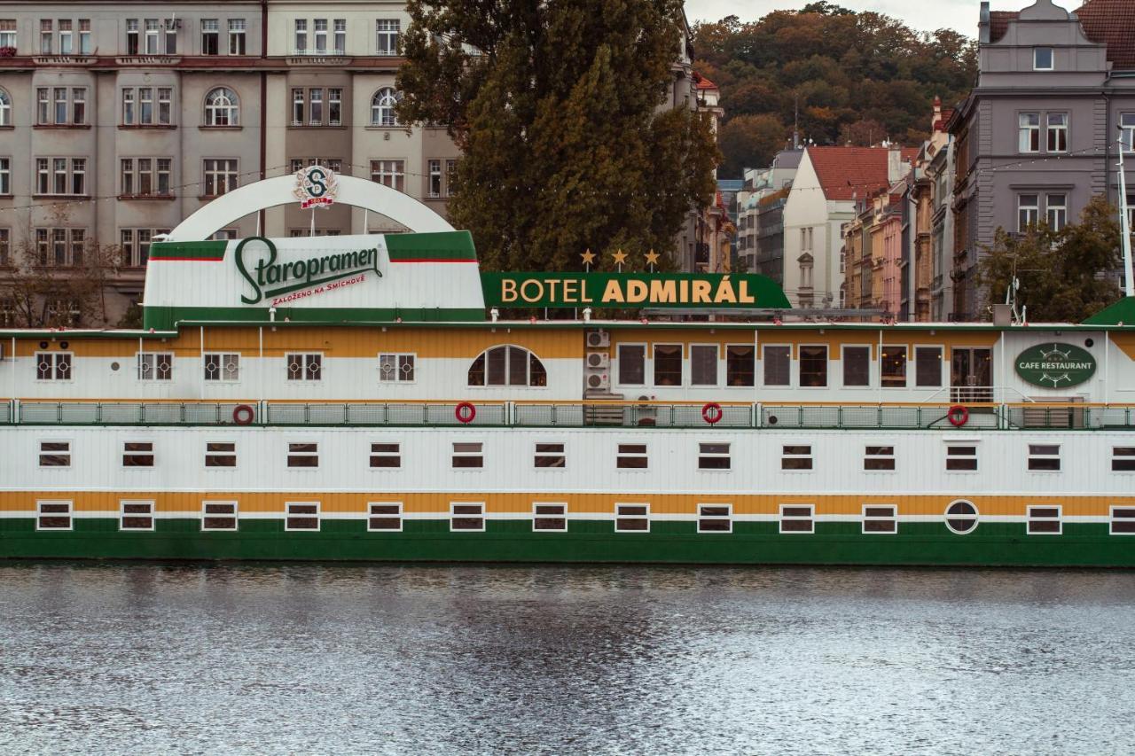Admiral Hotel na wodzie